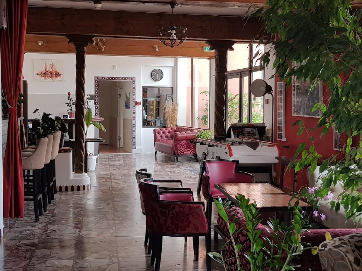 Hotel L'Hacienda Мартіг Екстер'єр фото